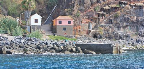 04-boat-trip-calhau-da-lapa-helloguidemadeira