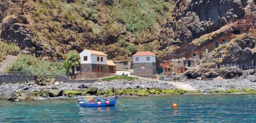 10-boat-trip-calhau-da-lapa-helloguidemadeira